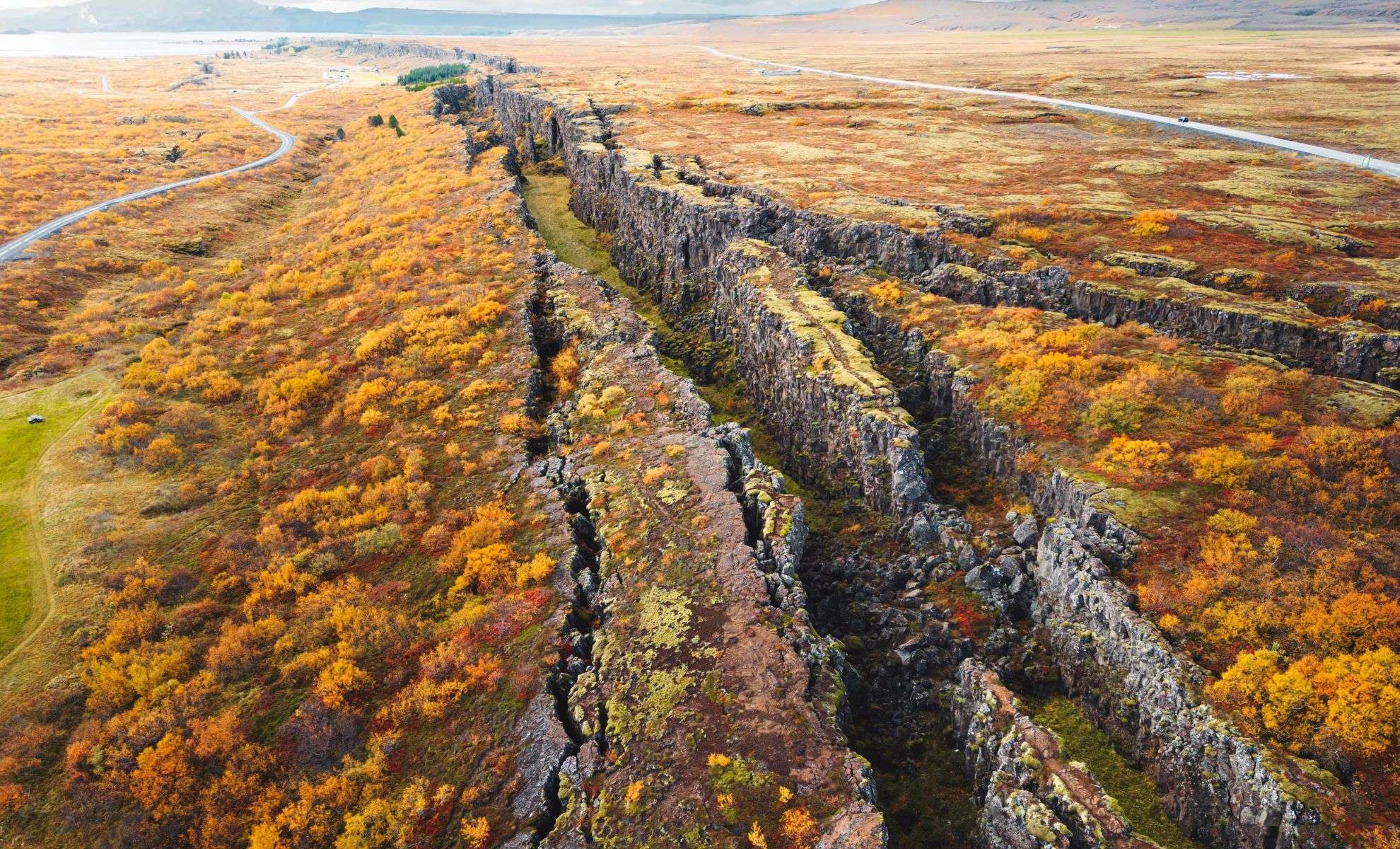 Thingvellir-Pingvellir-canyon-0ea7182a5297f97c810c98514c47156a.jpg