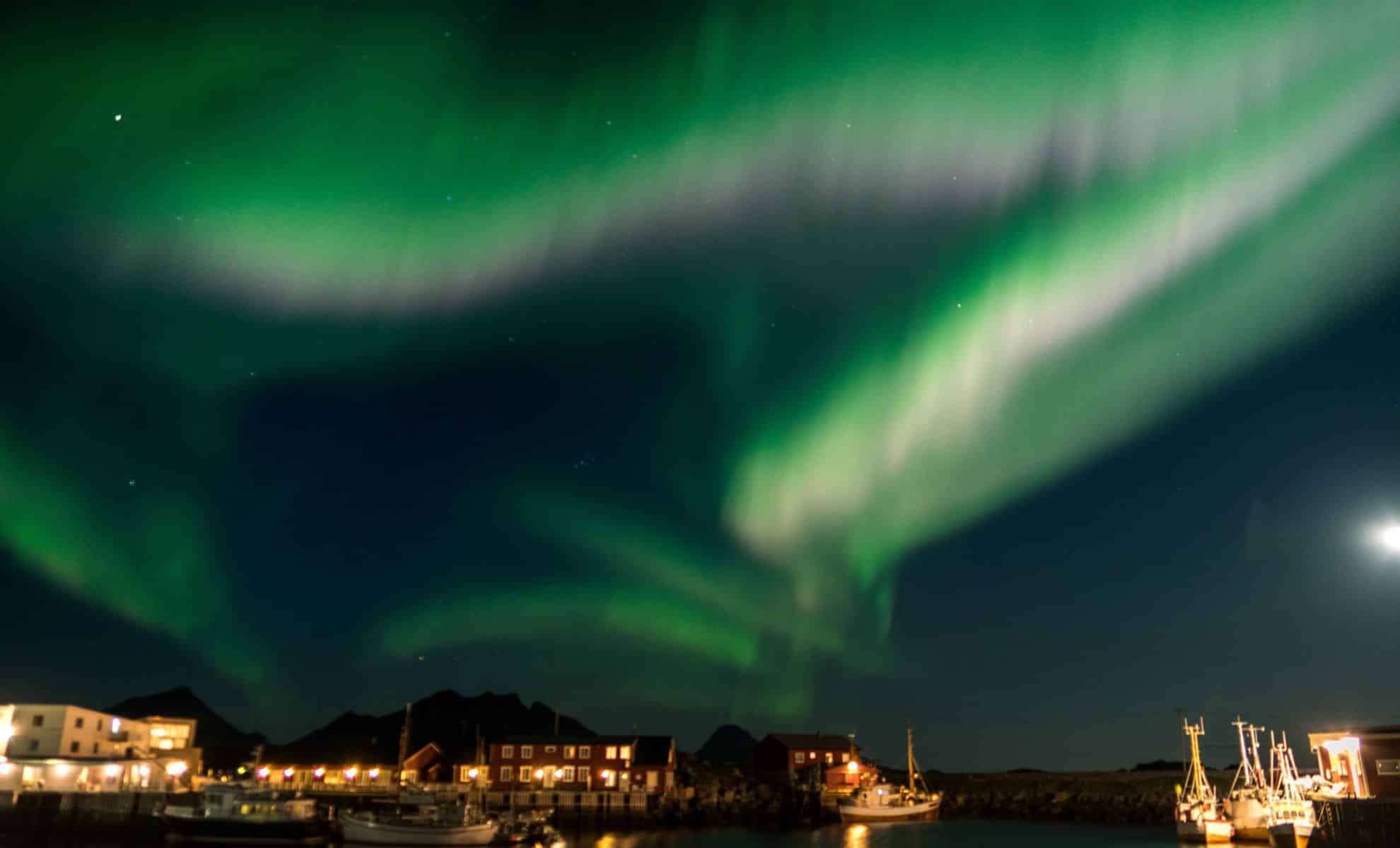 Aurora Alert: Vibrant Northern Lights Expected Across 15 U.S. States This Weekend 