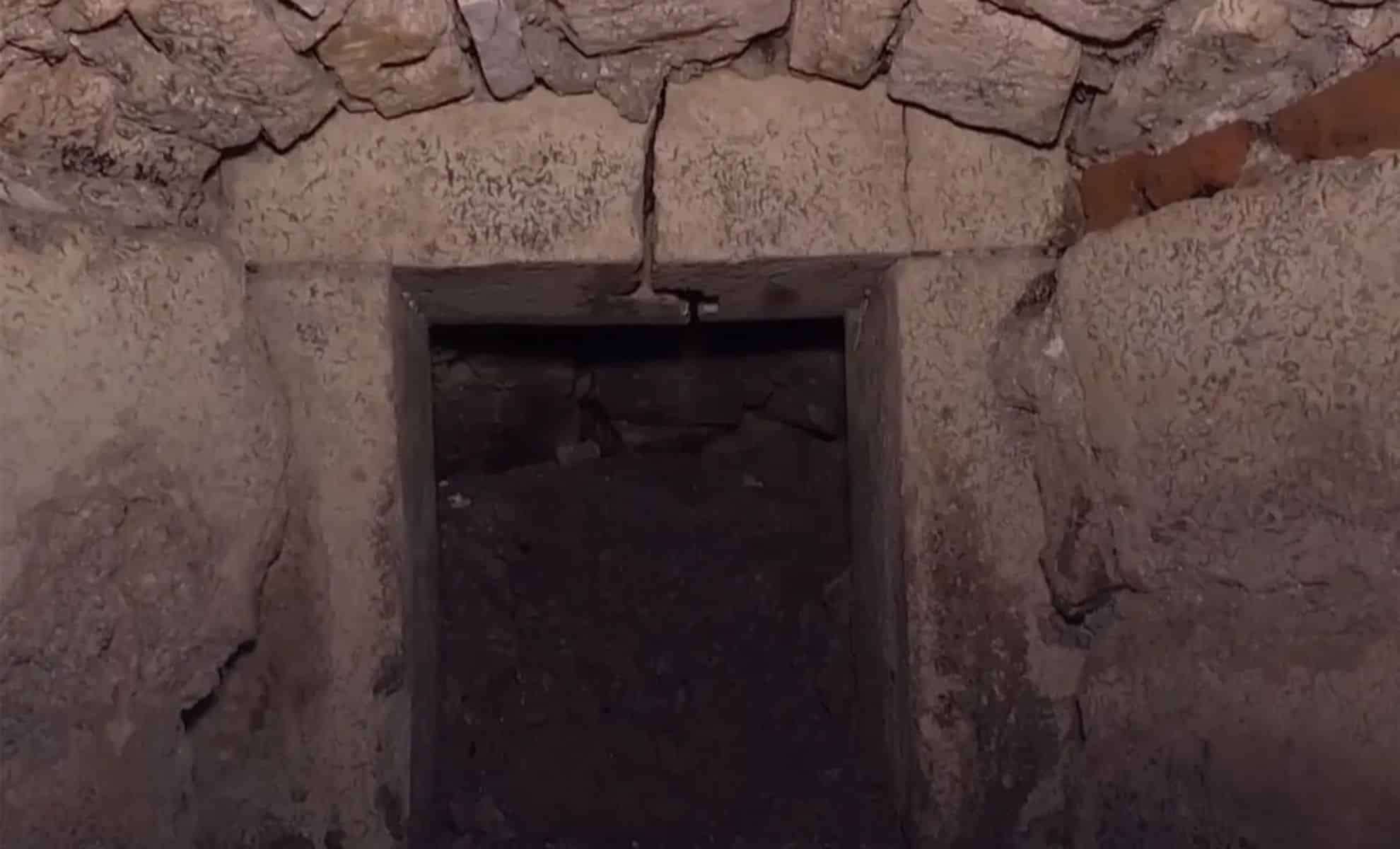 Secret Chamber Sealed for 300 Years Unearthed Beneath Historic Galician Castle 