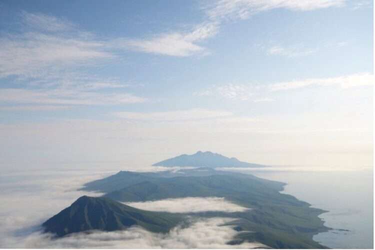 The-remote-and-uninhabited-Simushir-Island-f3b0c1ee94d323e9d0ed3509209dbda7.jpg