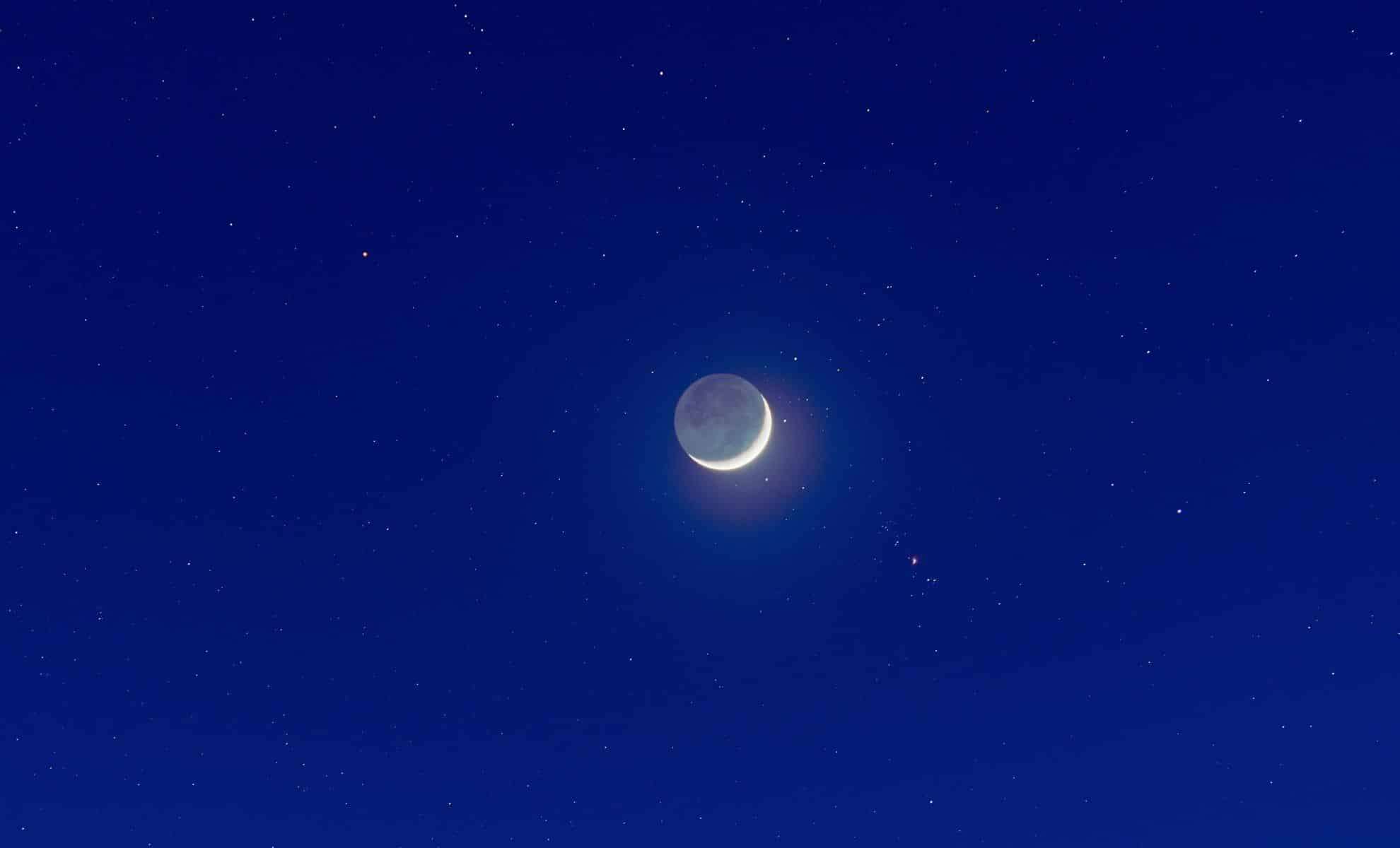 Witness the Rare Close Encounter of Mercury, the Moon, and Gemini’s Bright Twins This Week 