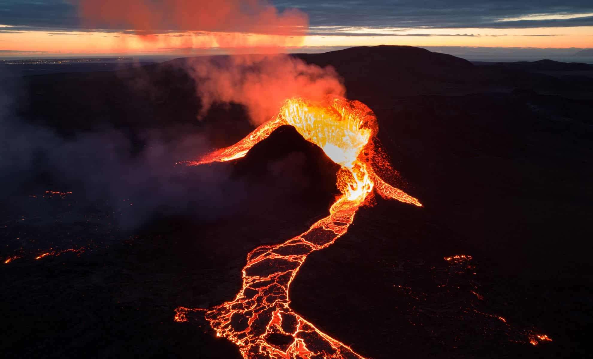 Lava Pulsations Below Africa Signal Continental Rift Formation 