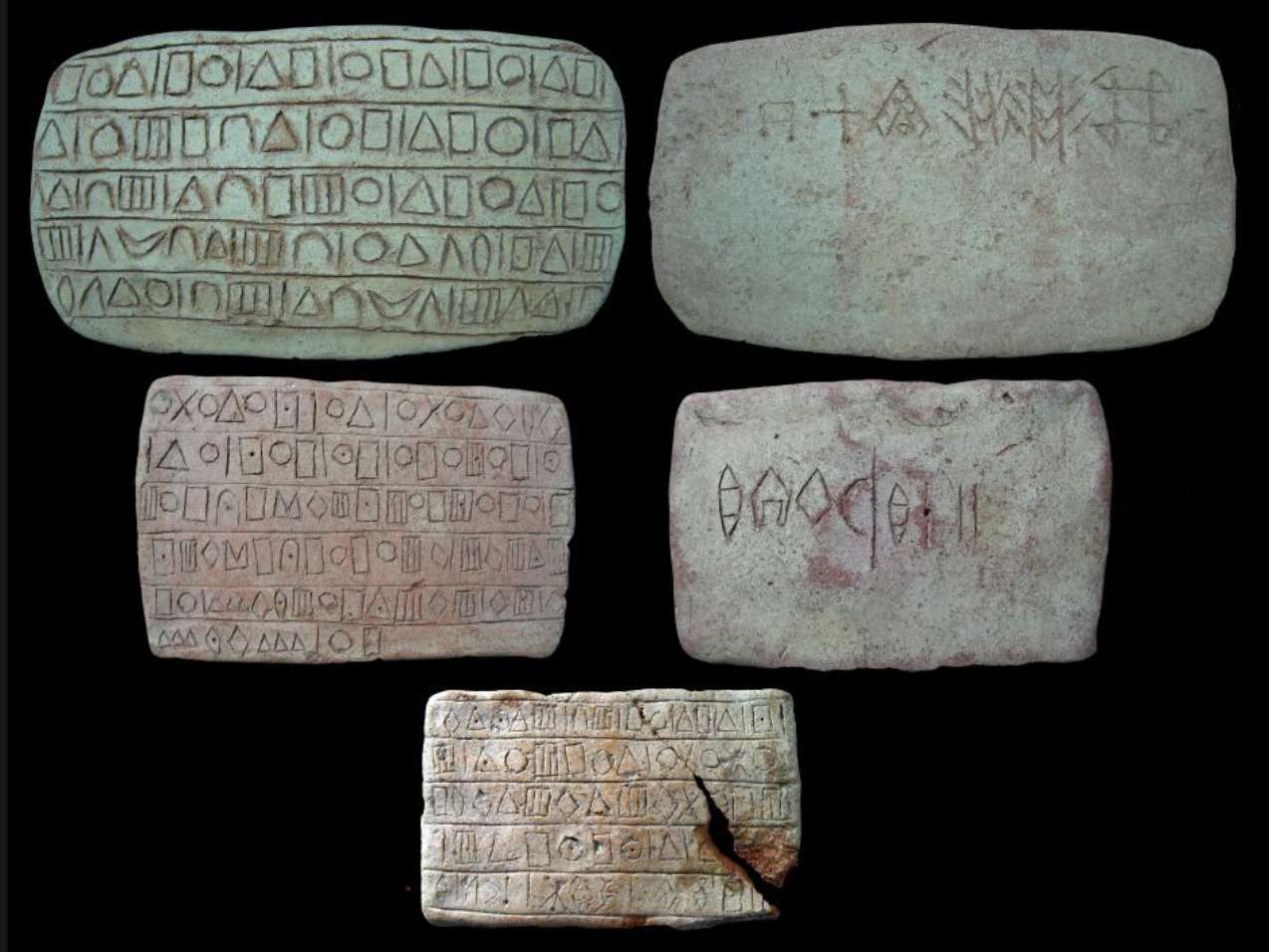 Jiroft-culture-inscriptions-4adfe43ef5587e86ce687920bf3e3475.jpg
