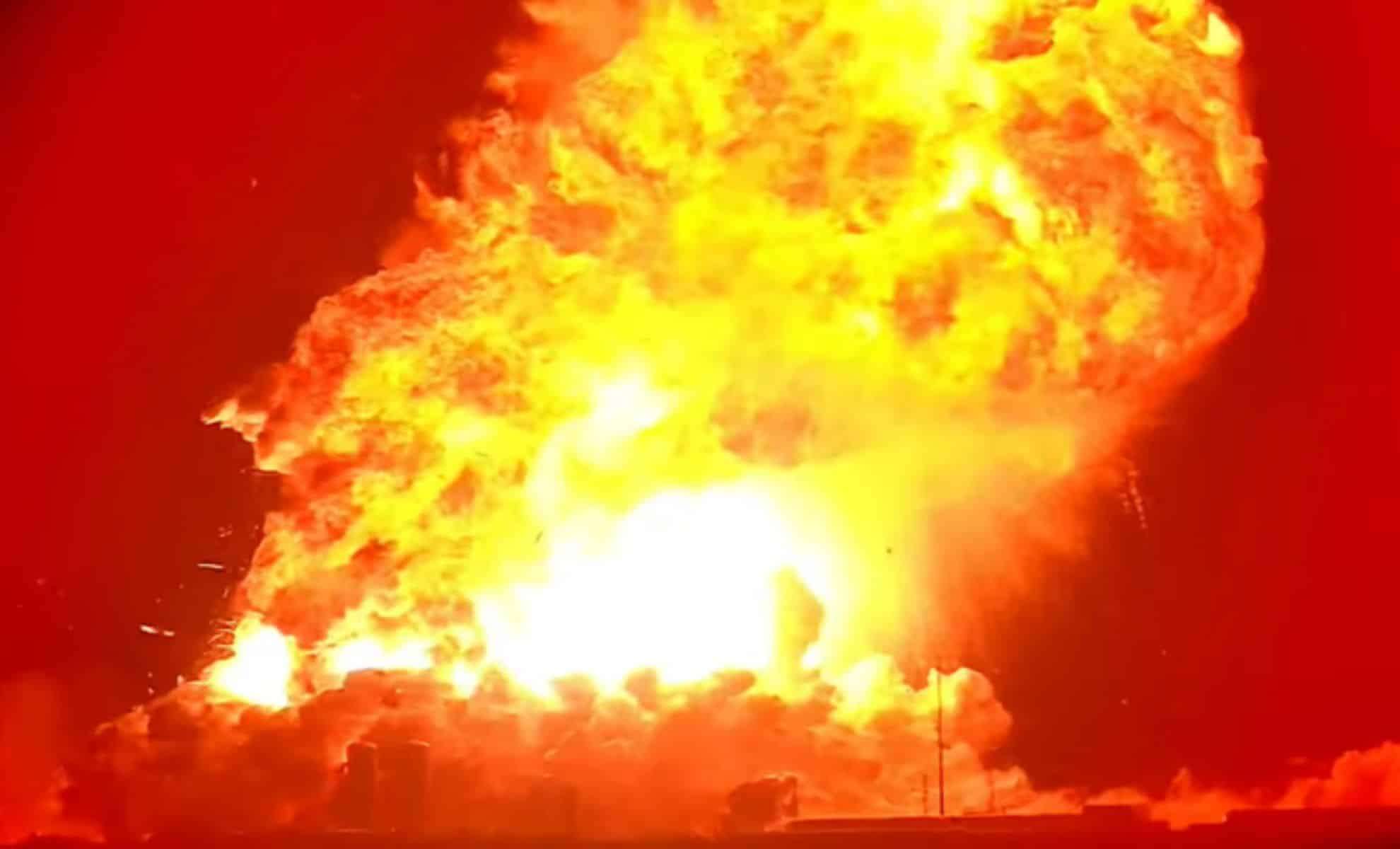 Massive Blast at SpaceX Texas Site Halts Starship Test Plans 