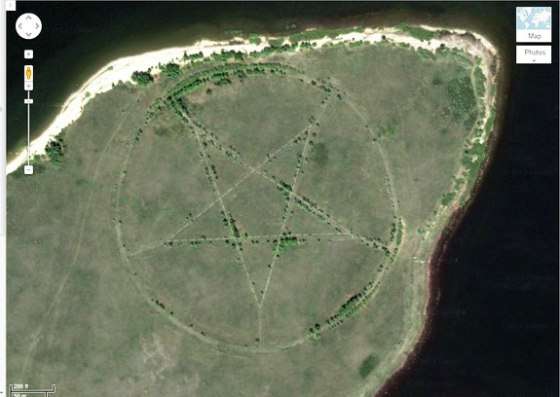 6C8521611-130804-science-pentagram-c4307c110fa07e36f57467fedb2c5ca7.jpg