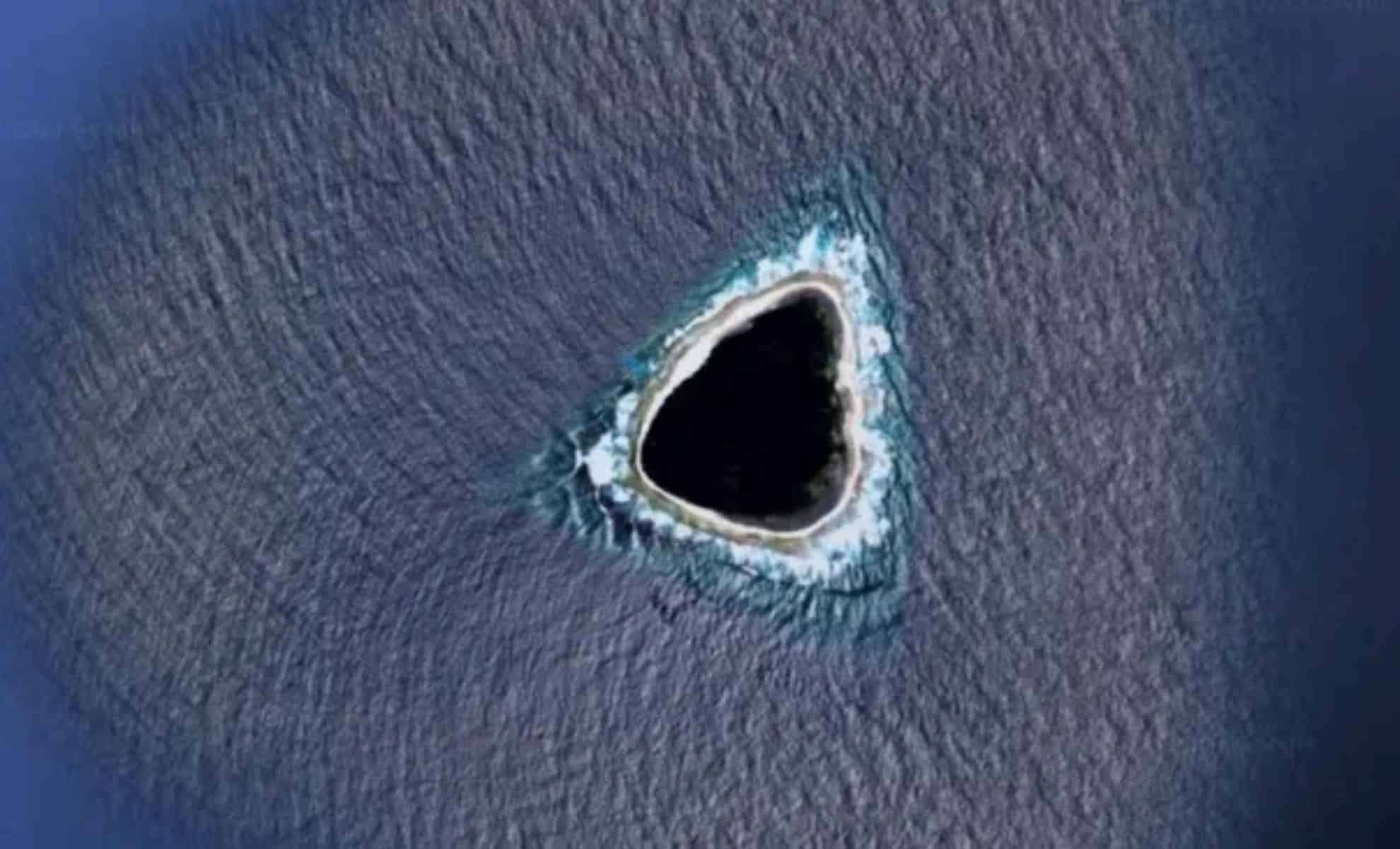 Google Earth Reveals a Mysterious ‘Hollow’ Island in the Pacific—What Lies Beneath? 