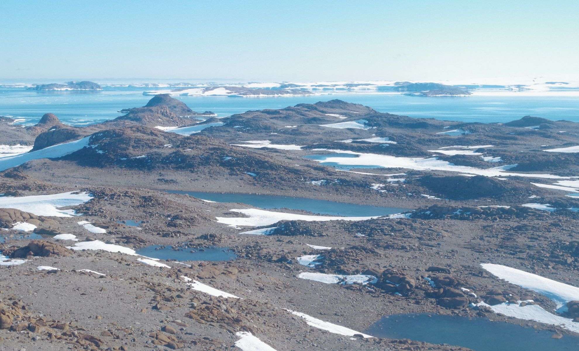 Ancient River Systems Unearthed Beneath Antarctica’s Ice Sheet 