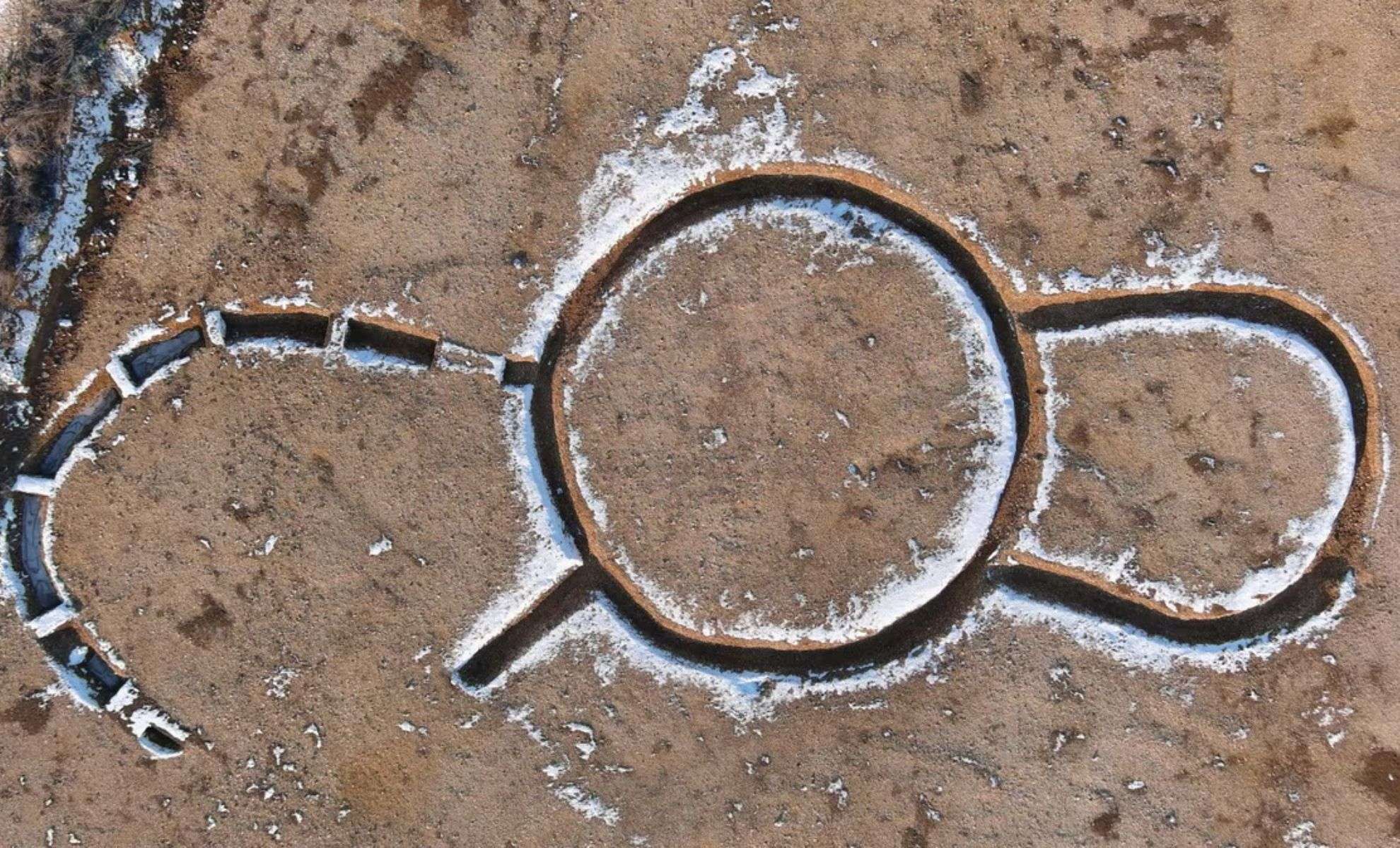 Discovery of a Complex Multi-Period Monument in Eastern France Challenges Prehistoric Narratives 