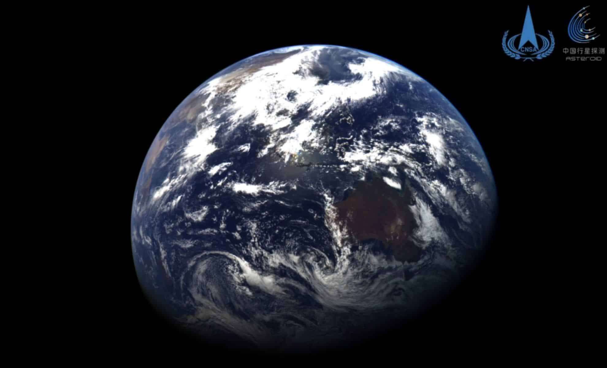Tianwen-2 Probe Delivers Stunning Views of Earth and Moon from Deep Space 