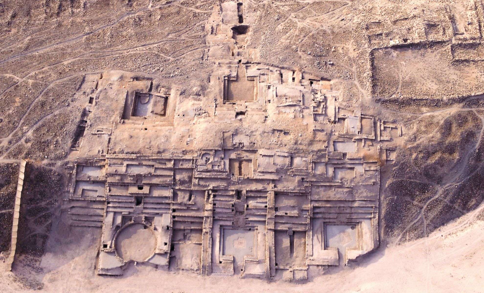 Ancient Peruvian City Peñico Unearthed After Millennia 