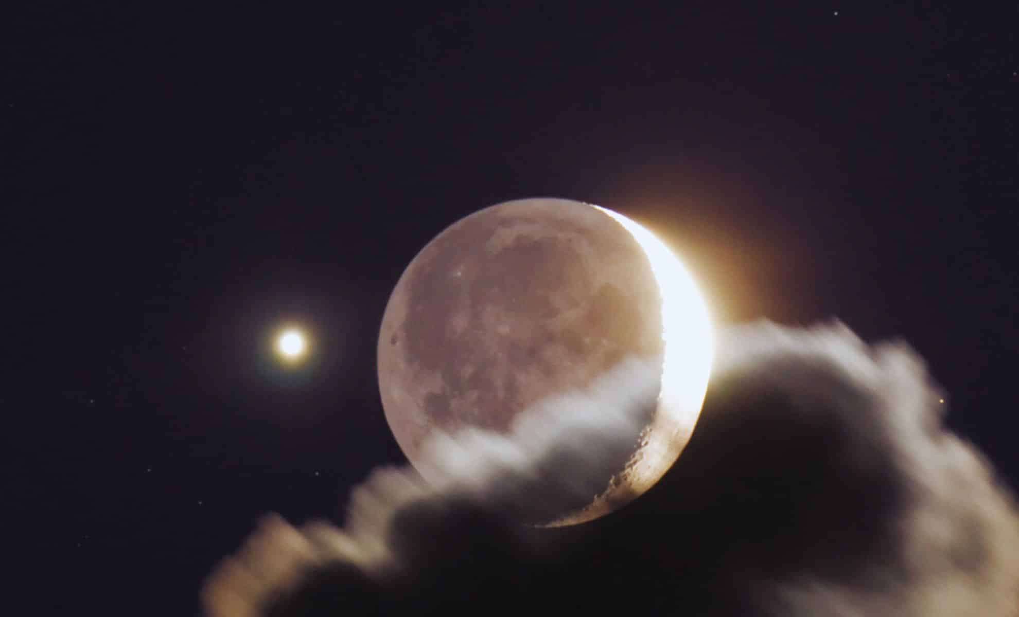 Experience the Spectacular Moon-Mars Alignment and Meteor Showers on July 28, 2025 