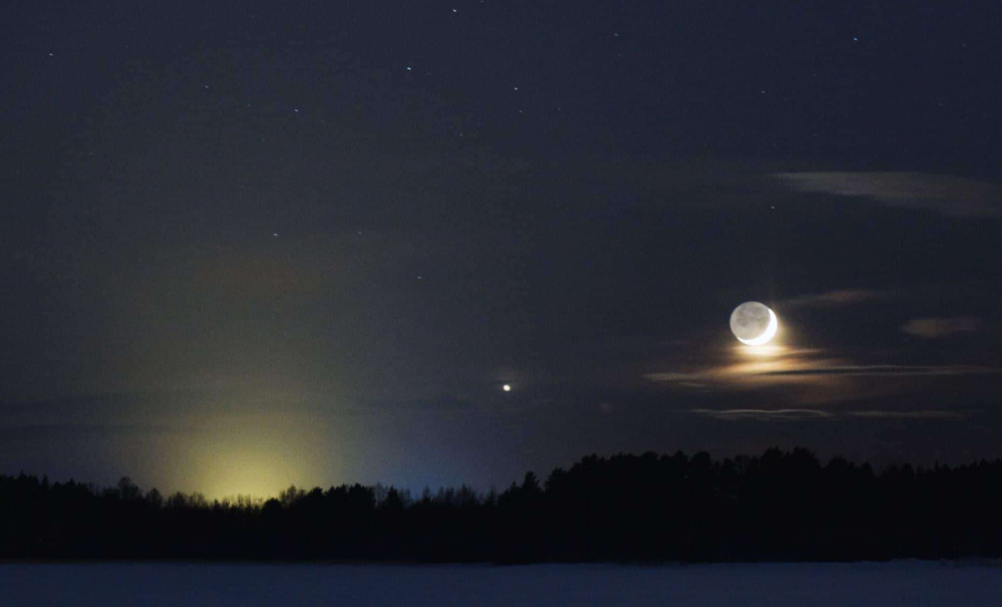 Witness a Rare Lunar and Planetary Trio in July's Night Sky 