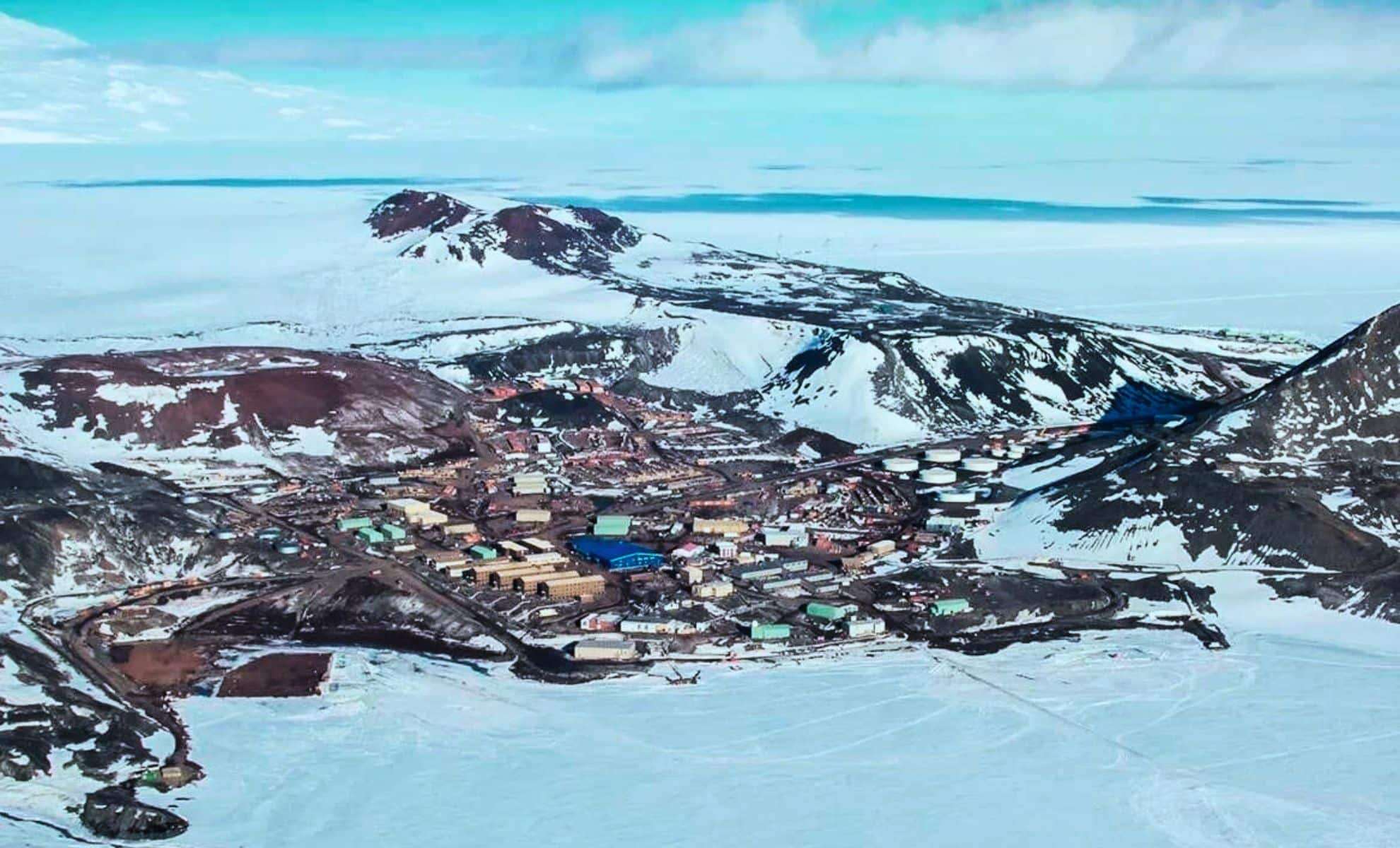 Researchers Uncover a 34-Million-Year-Old Ancient Landscape Beneath Antarctic Ice 