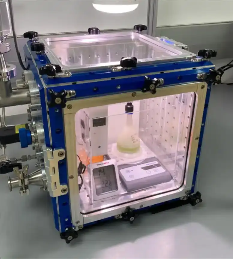 Bioplastic-Habitat-Inside-the-Planetary-Environment-Chamber-b6d97b8bfd5fb5559579548de620e185.webp