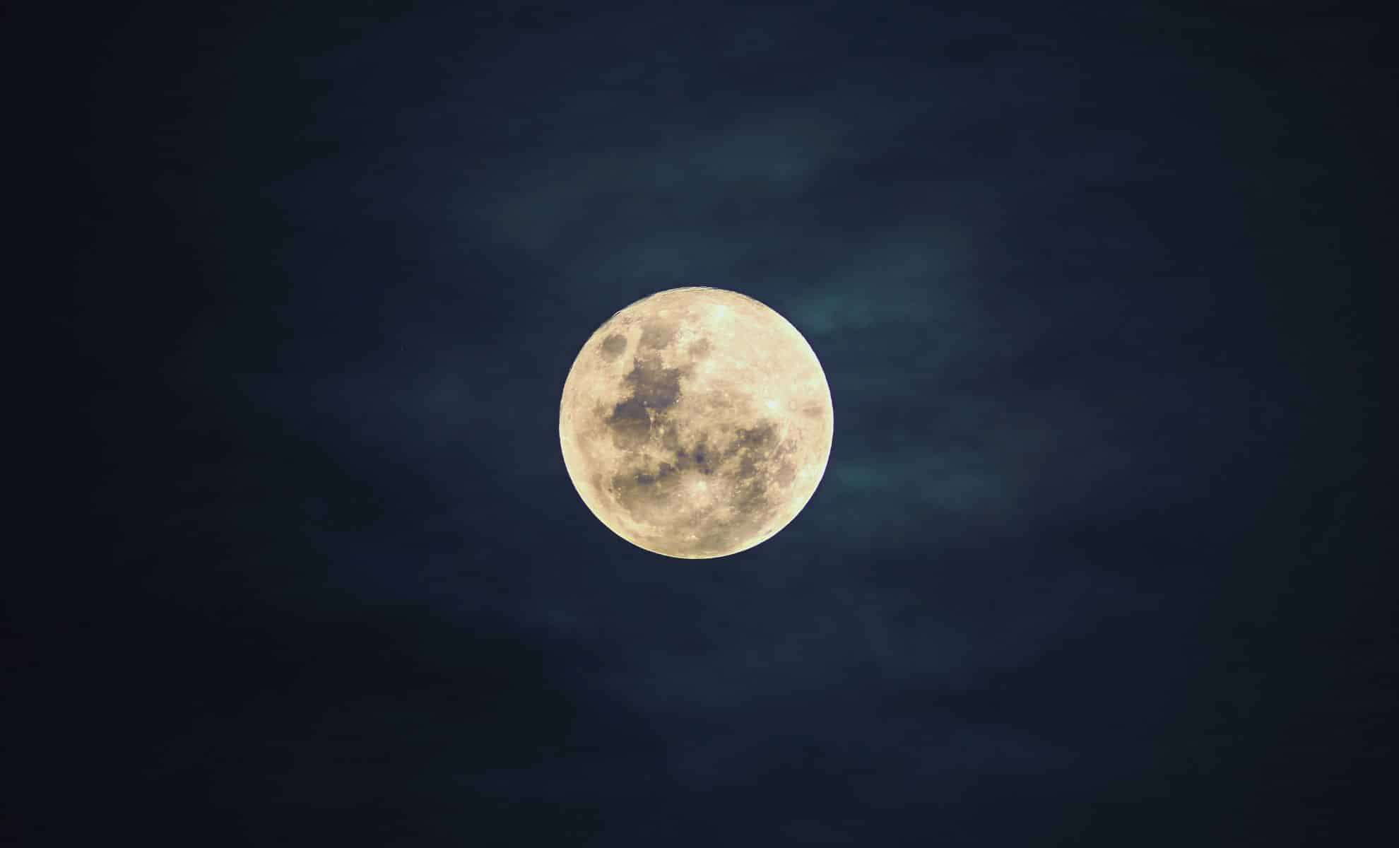 Discover Why Tonight’s Full Moon Appears Larger and Radiates a Fiery Glow 