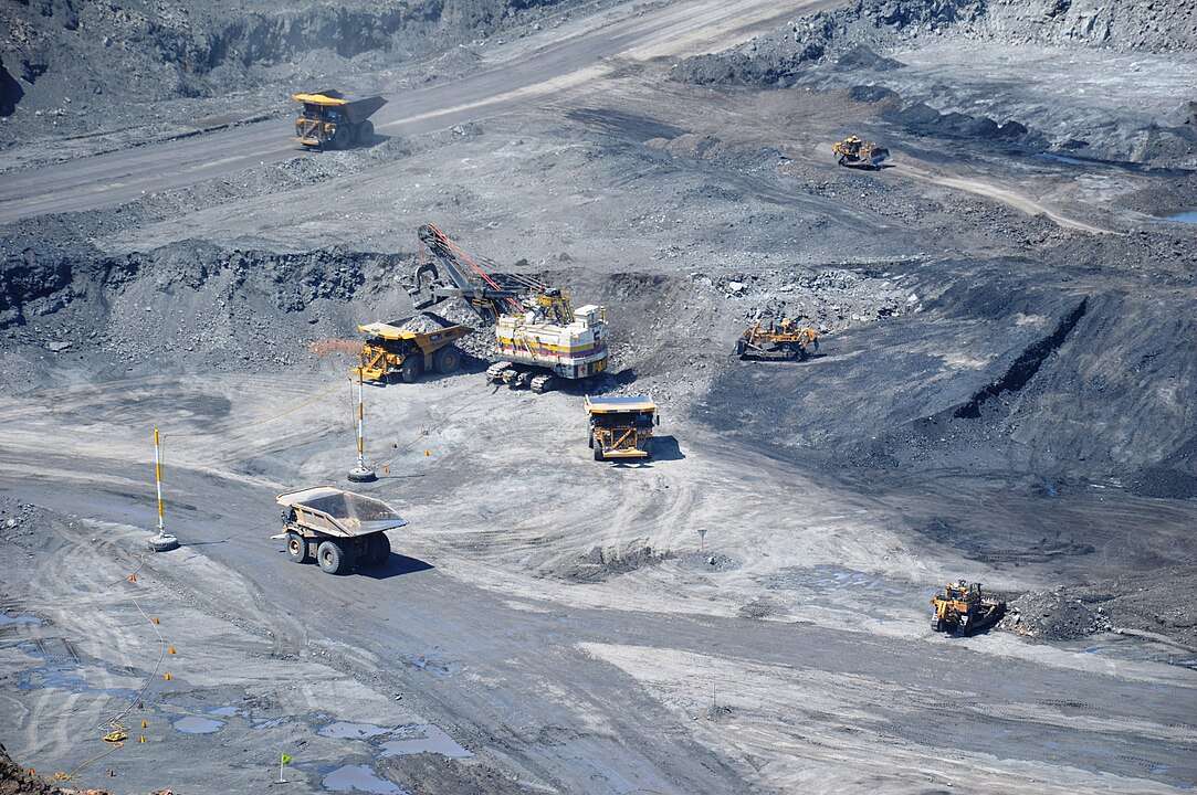 1083px-Coal_mining_in_Cerrejon-75e1ce89403ab2edf41ab492dd089535.jpeg
