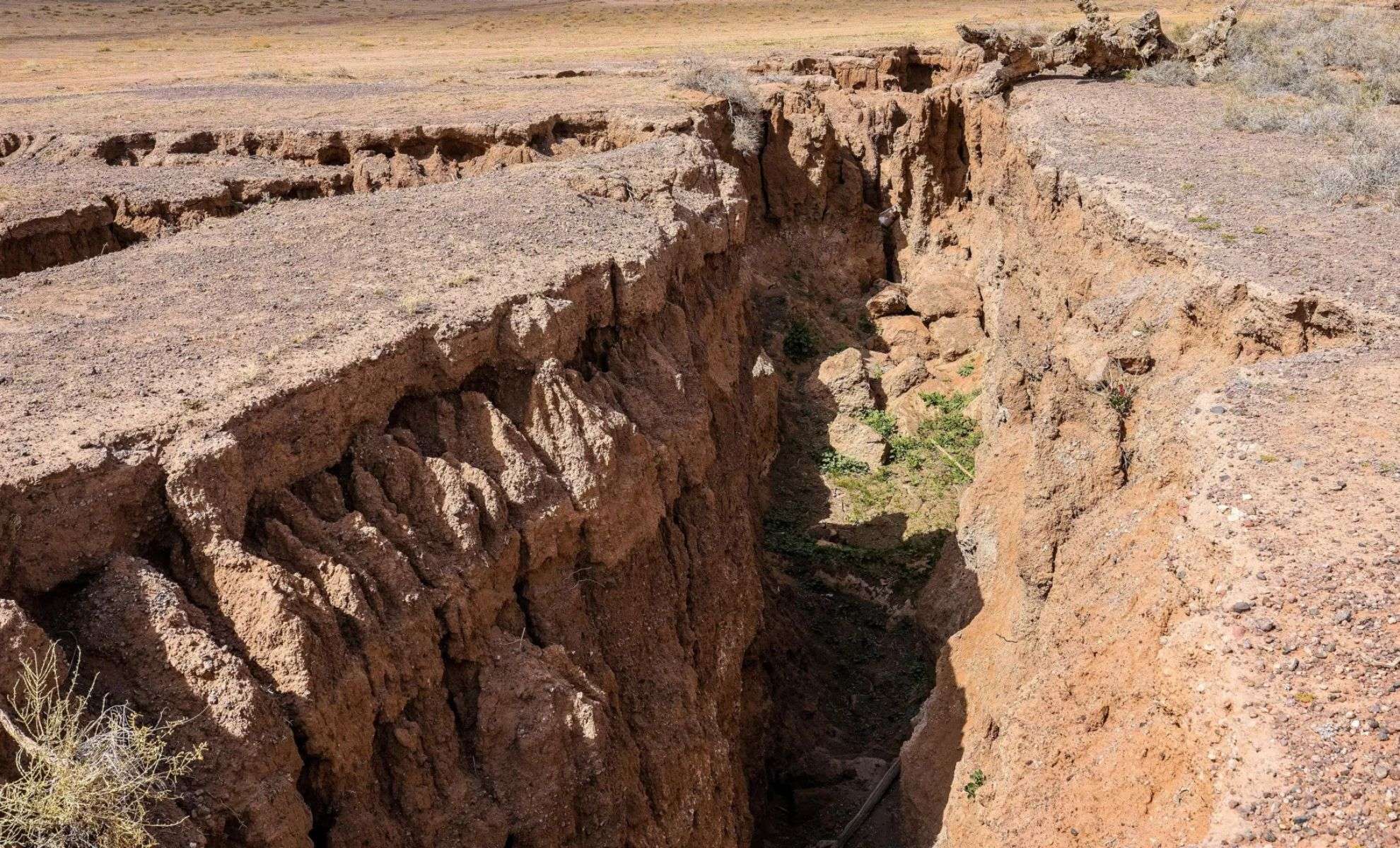 Stunning Video Captures 2.5-Meter Fault Displacement During Myanmar Quake 