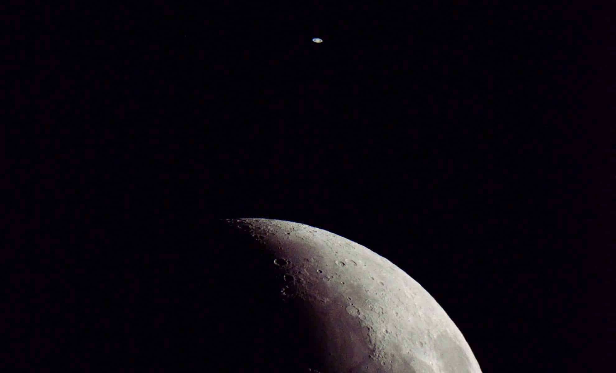 Experience the Spectacular Saturn and Moon Conjunction This August Evening 
