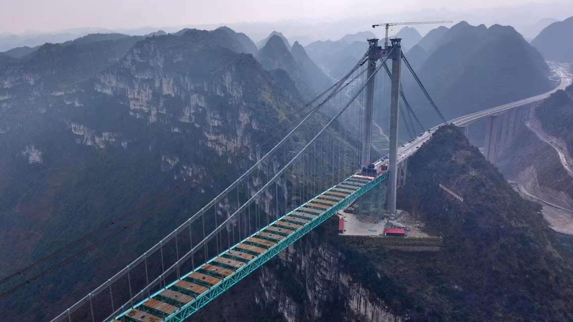 Aerial-view-of-a-construction-site-at-the-Huajiang-Grand-Canyon-Bridge-46941b9cd8f95e109bb077bcfb7e26dc.jpeg