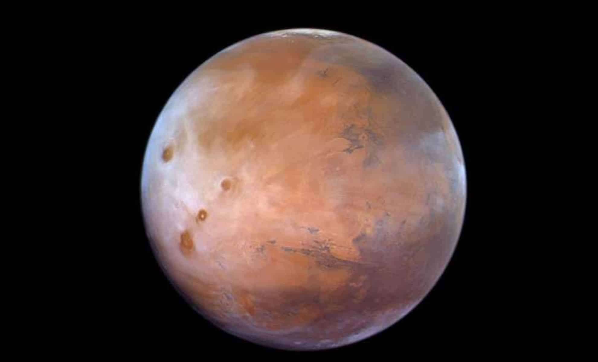Hope Probe Reveals Mars’s Full Nighttime Cloud Cycle for the First Time 