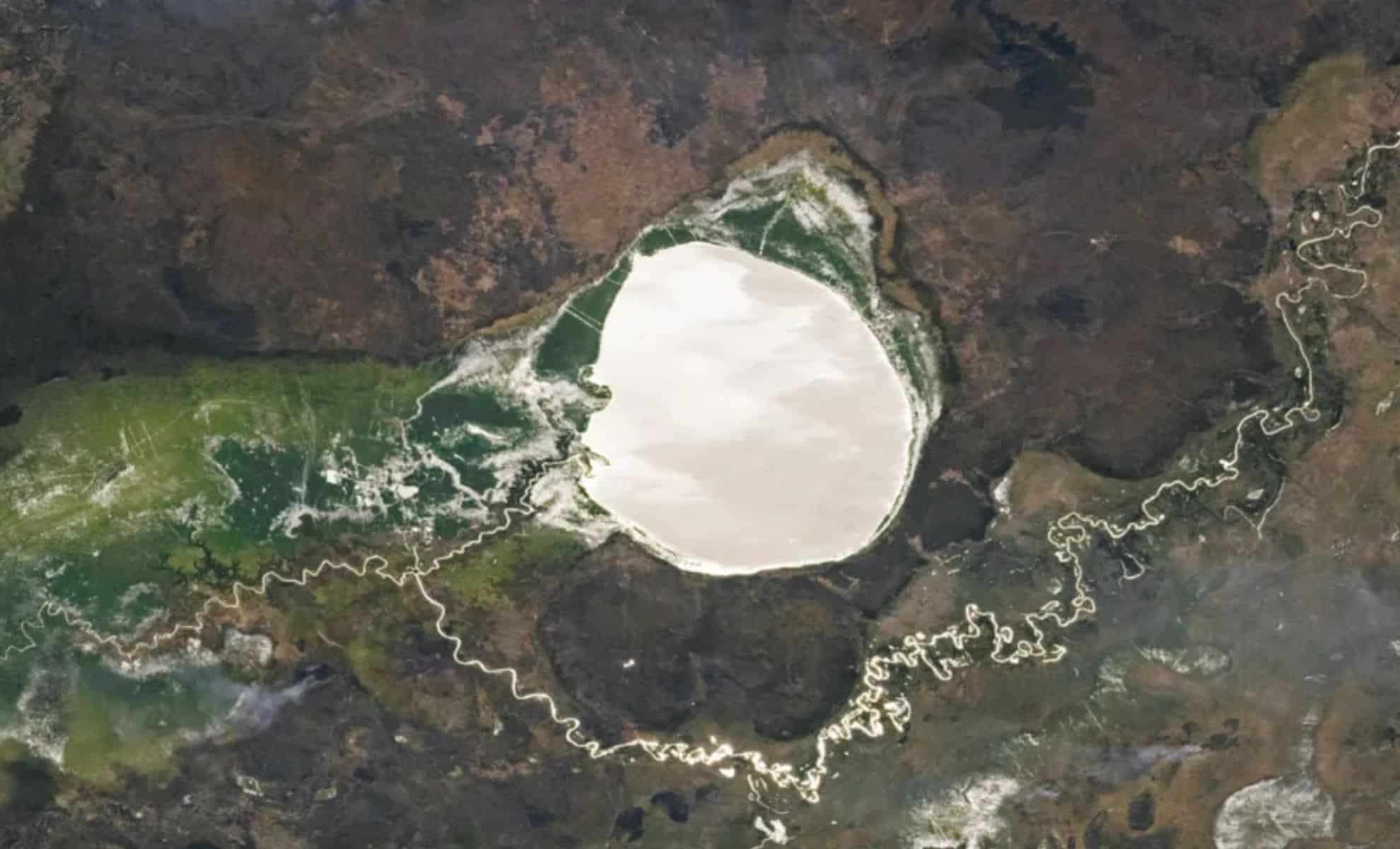 Astronaut Captures Striking Silver Reflection on Lake Iro in Chad, Possibly Linked to Meteor Impact 