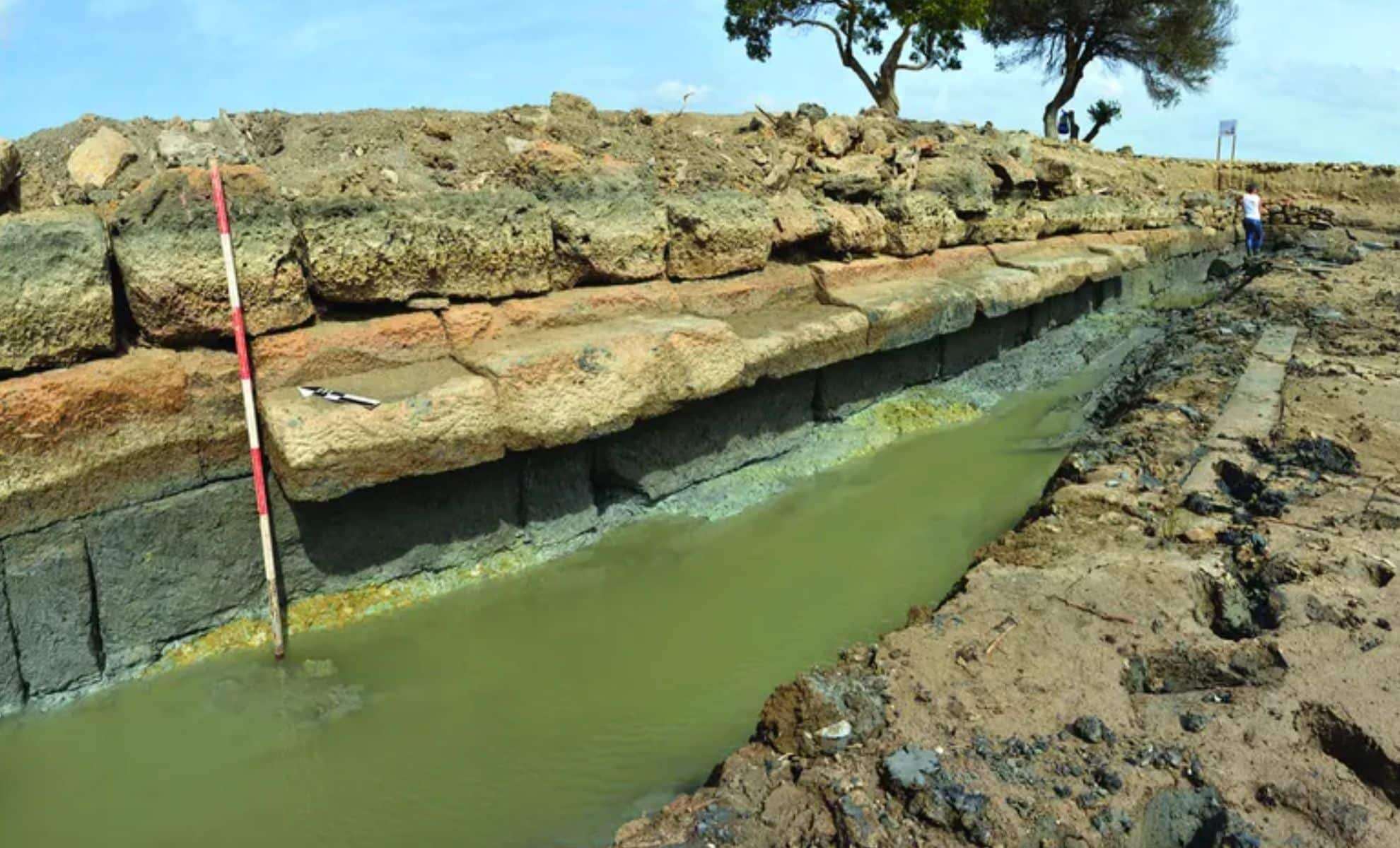 A-stone-ledge-located-halfway-along-the-northern-edge-of-the-pool-d4e36a5e1cfdaf20fe1e0f6772240984.jpg