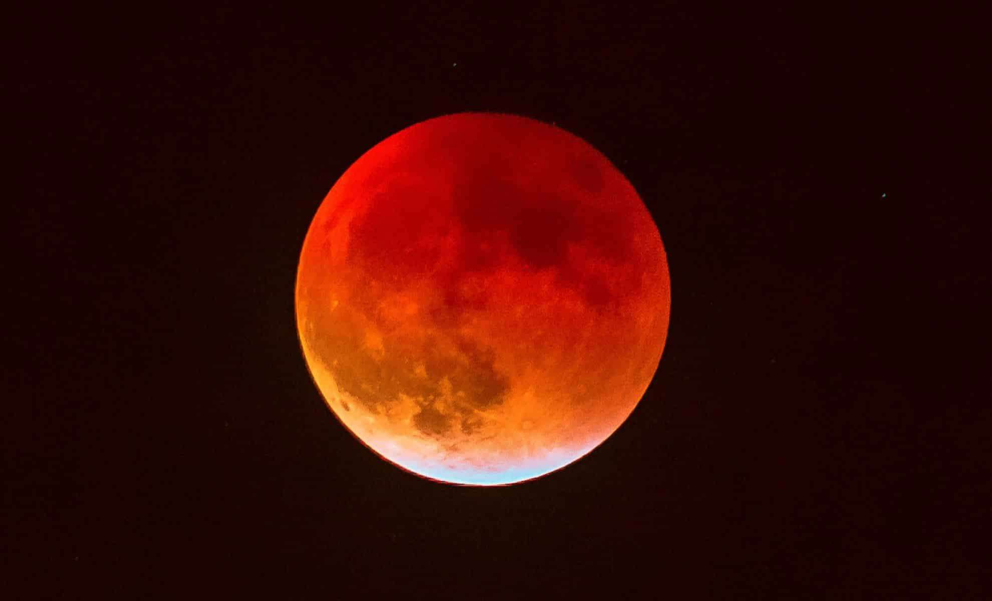 Witness the Stunning 2025 Total Lunar Eclipse Lighting the Moon Crimson 