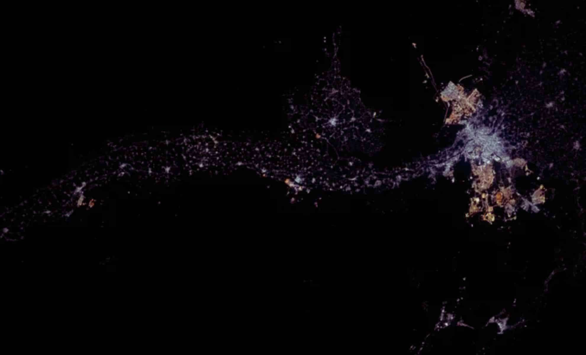 Astronaut Captures Breathtaking Night View of Egypt's Nile River from Space 