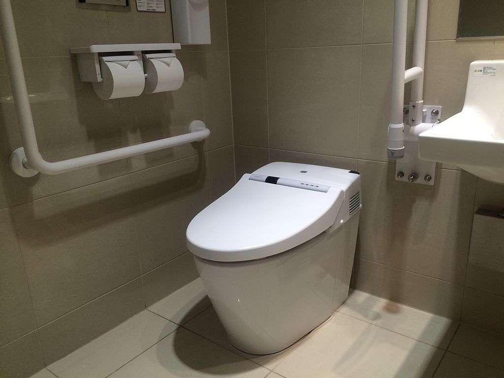 a-typical-washlet-in-japan-da8eb927e3c0e2442c4b8d3020ec6041.jpg