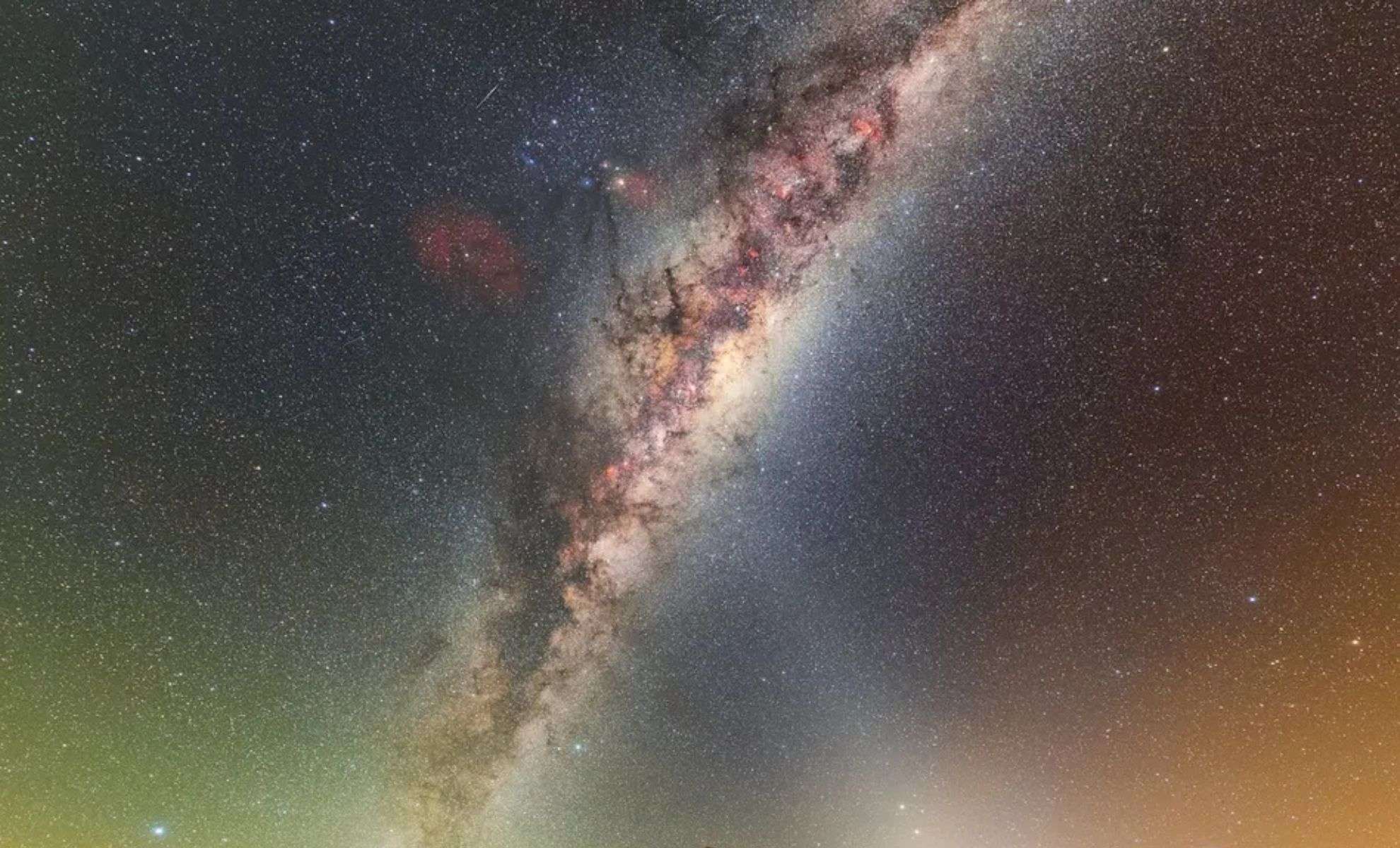 Chile’s Night Sky Reveals Milky Way and Zodiacal Light in a Stunning Capture 