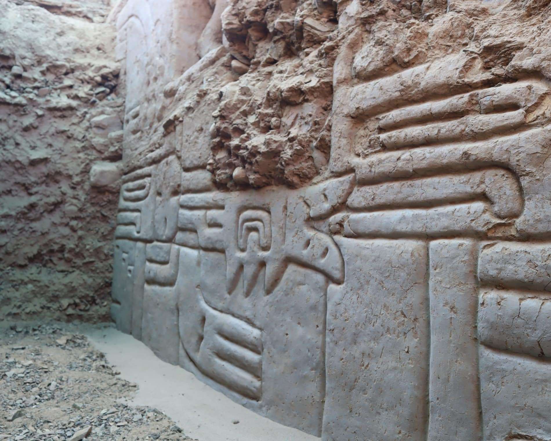 a-mural-in-peru-reveals-the-cosmos-4b46c08cfefcd668fa714c4d0ed832b8.jpg