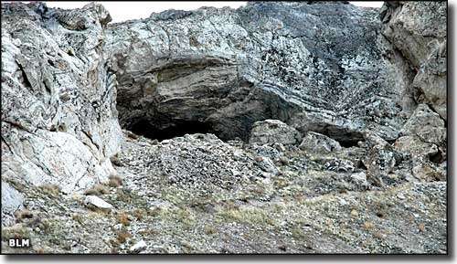 archaeologists-uncover-terrifying-10-foot-tall-giants-in-nevada-cave-and-something-much-darker-a2828b31a0b97ba57cf61f13a0f90f6d.jpeg