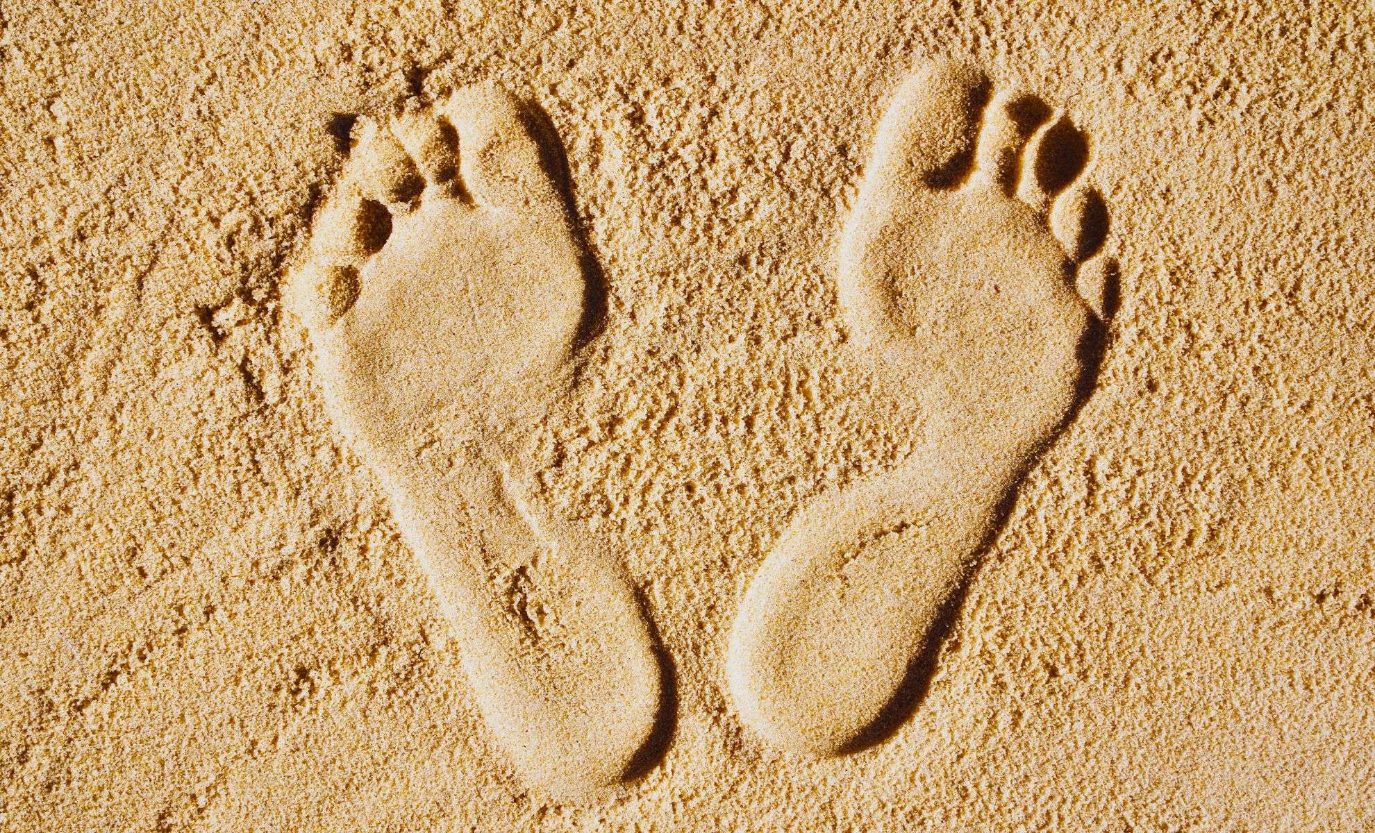 115,000-Year-Old Human Footprints Discovered in Arabian Desert Reveal Early Migration 