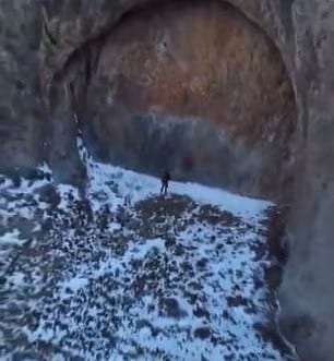 doorway-hidden-mountains-9671a82c79f1f5d2a9661147244a9457.jpg