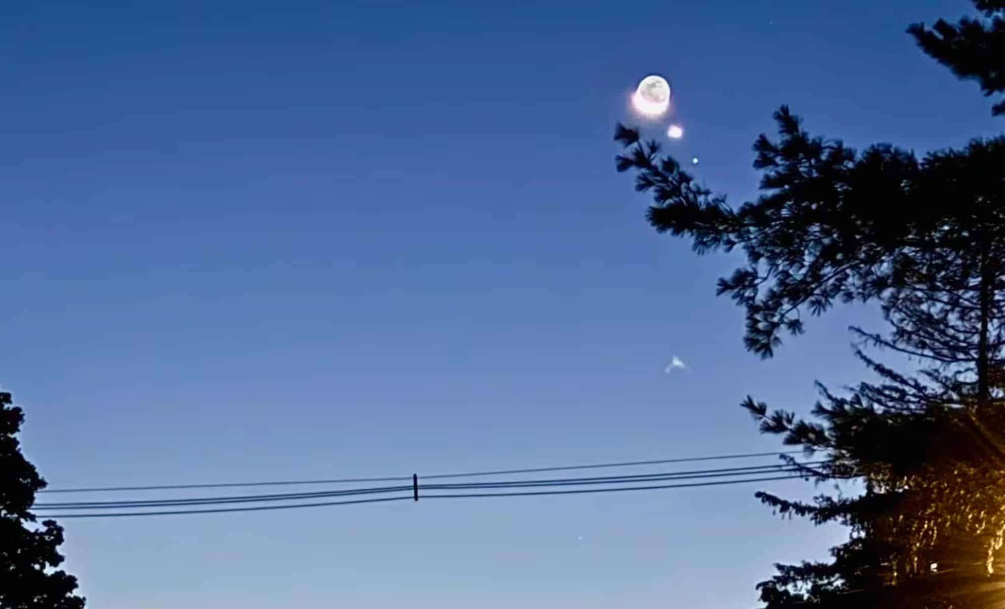 Moon, Venus, and Regulus Form Stunning Pre-Dawn Alignment Before Equinox 