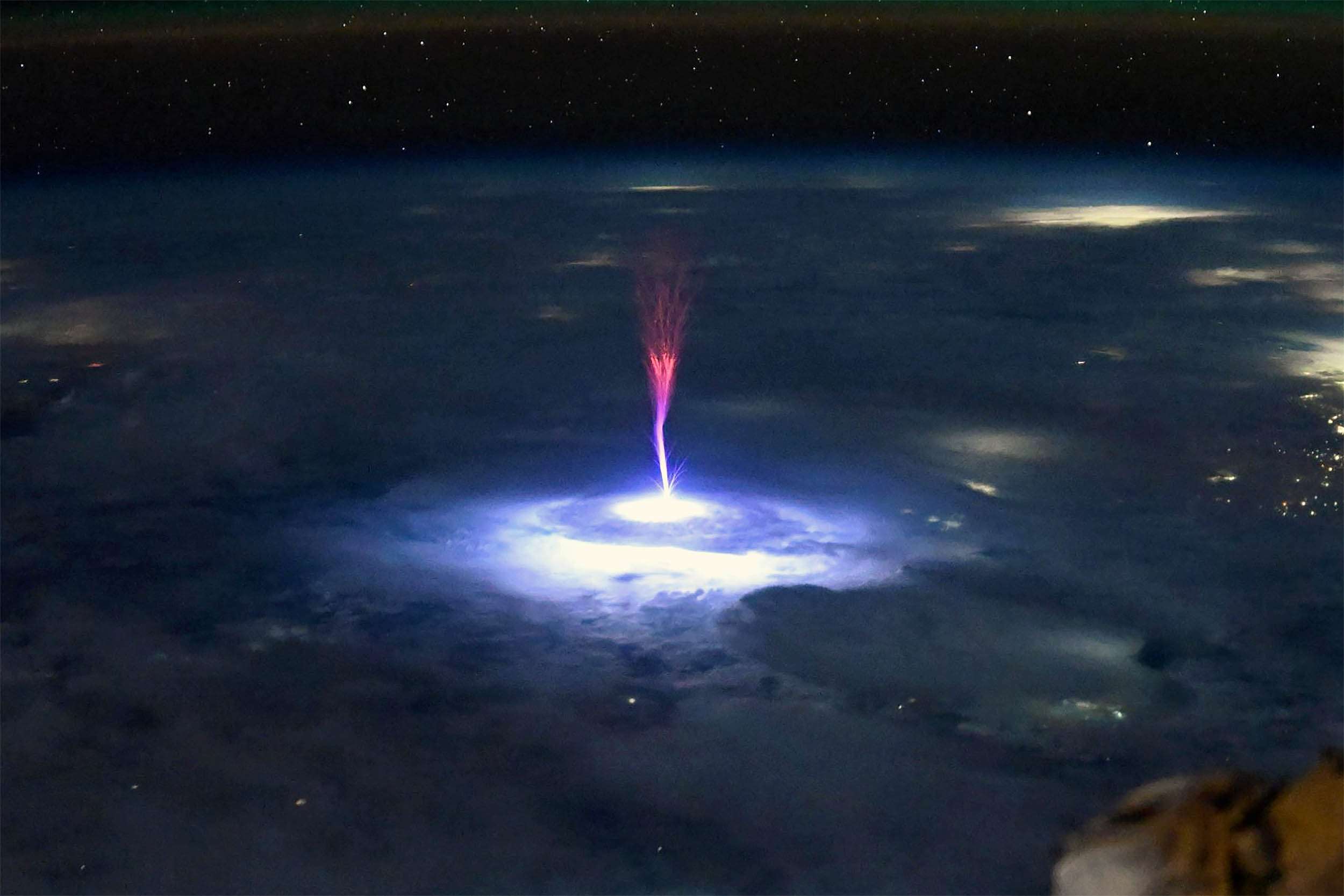 Red-sprites-like-this-one-are-called-TLEs-or-Transient-Luminous-Events-f15a6100d4506bc8ef947b27629dcf03.jpeg