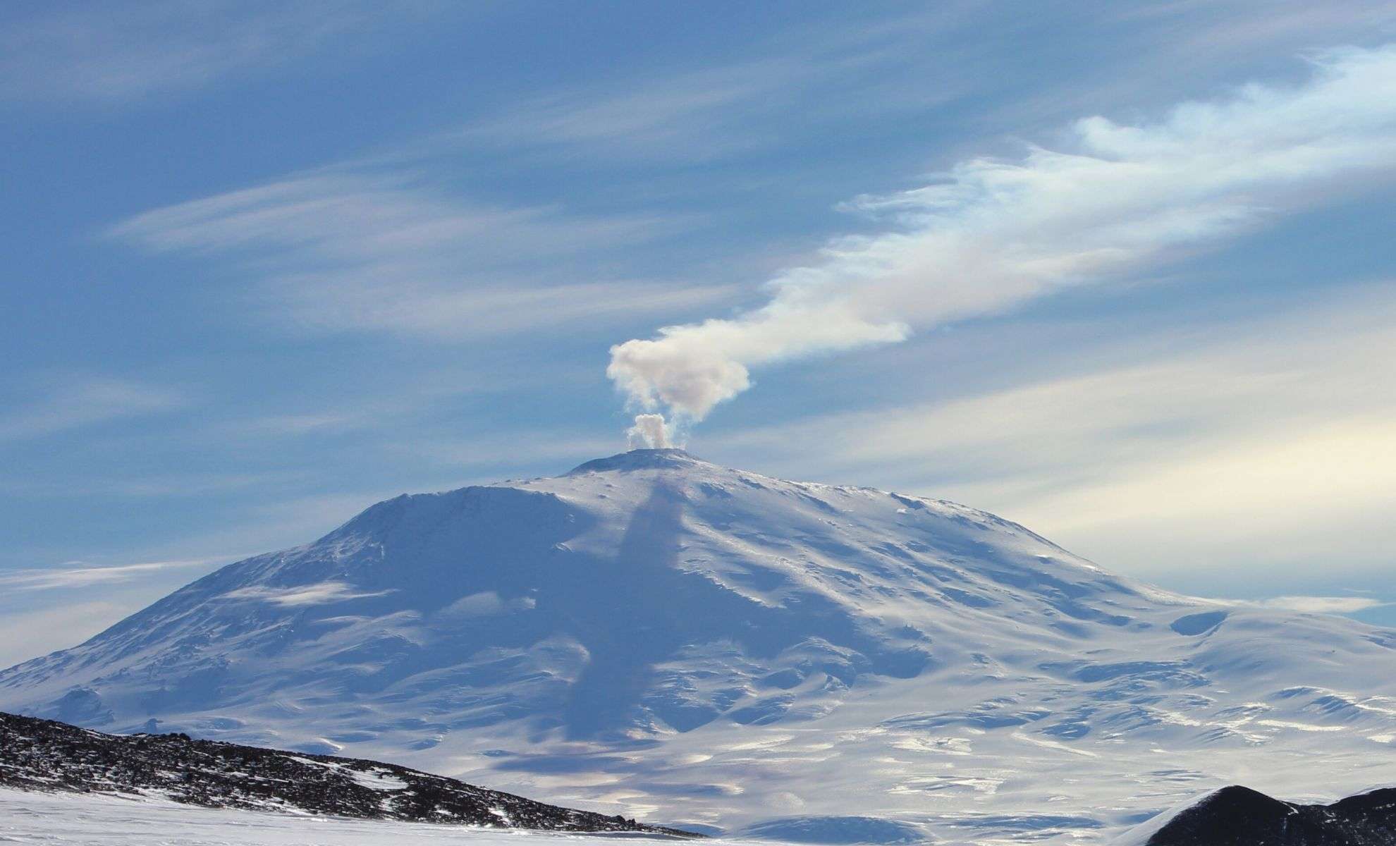Antarctica’s Mount Erebus Emits Valuable Gold Particles Daily 