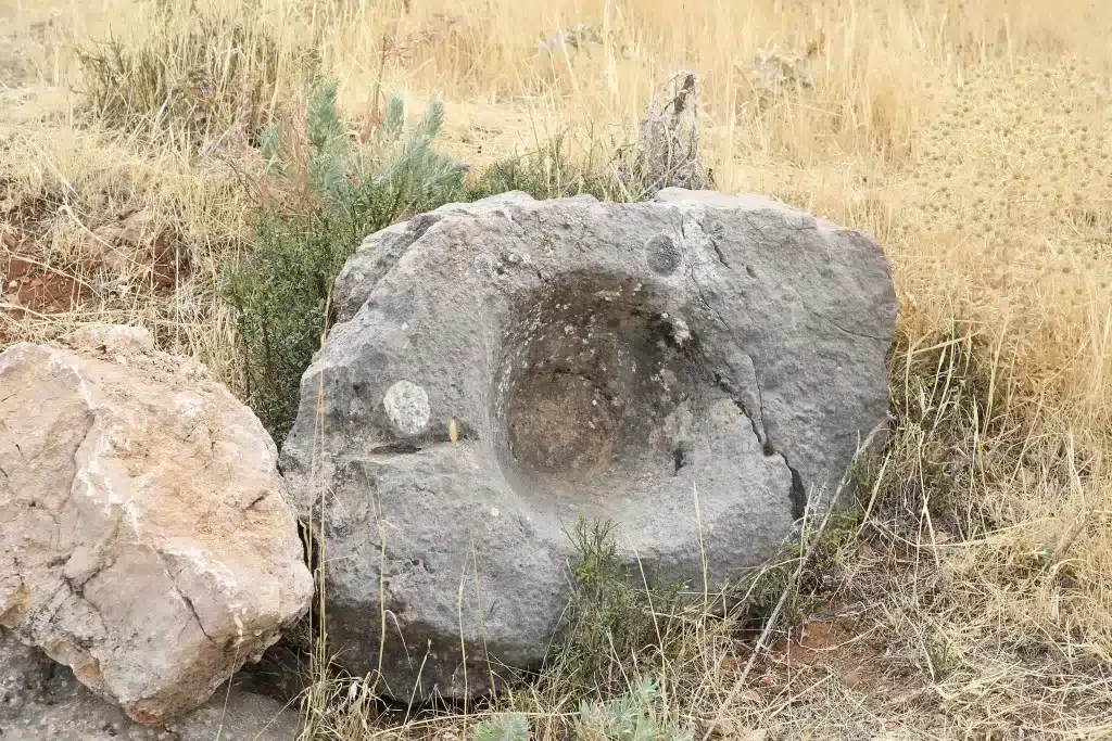 An-ancient-grinding-stone-used-for-winemaking-c0a50b553ef1d662273735bed95d7ee9.webp