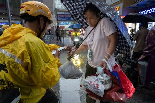 24int-china-lastmile-dispatch-05-gvtm-articleLarge-c1af30ae3c0d5fc5e6d73a87deea4e88.jpg