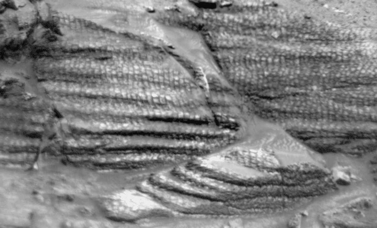 Curiosity Rover Discovers New Martian Terrain and Hints at Ancient Water Presence 