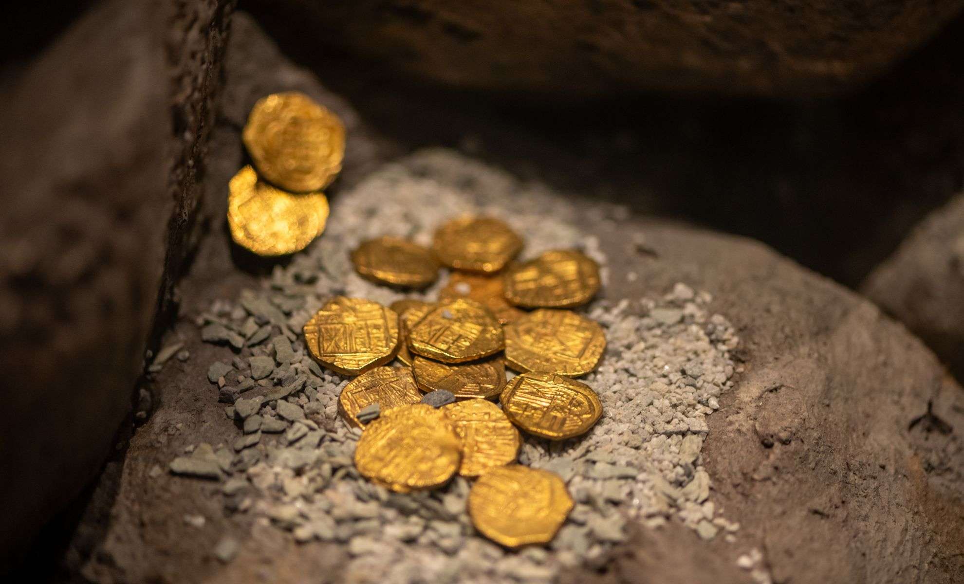 Friends Unearth 1,800-Year-Old Roman Gold Necklace and Medieval Treasures in Poland 