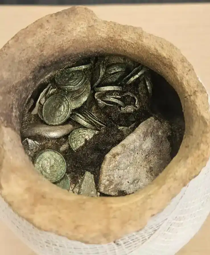 A-closer-look-at-silver-coins-and-relics-found-in-an-old-clay-pot-938bdaa6f6a4a5288df8fe4e8ff128ef.webp