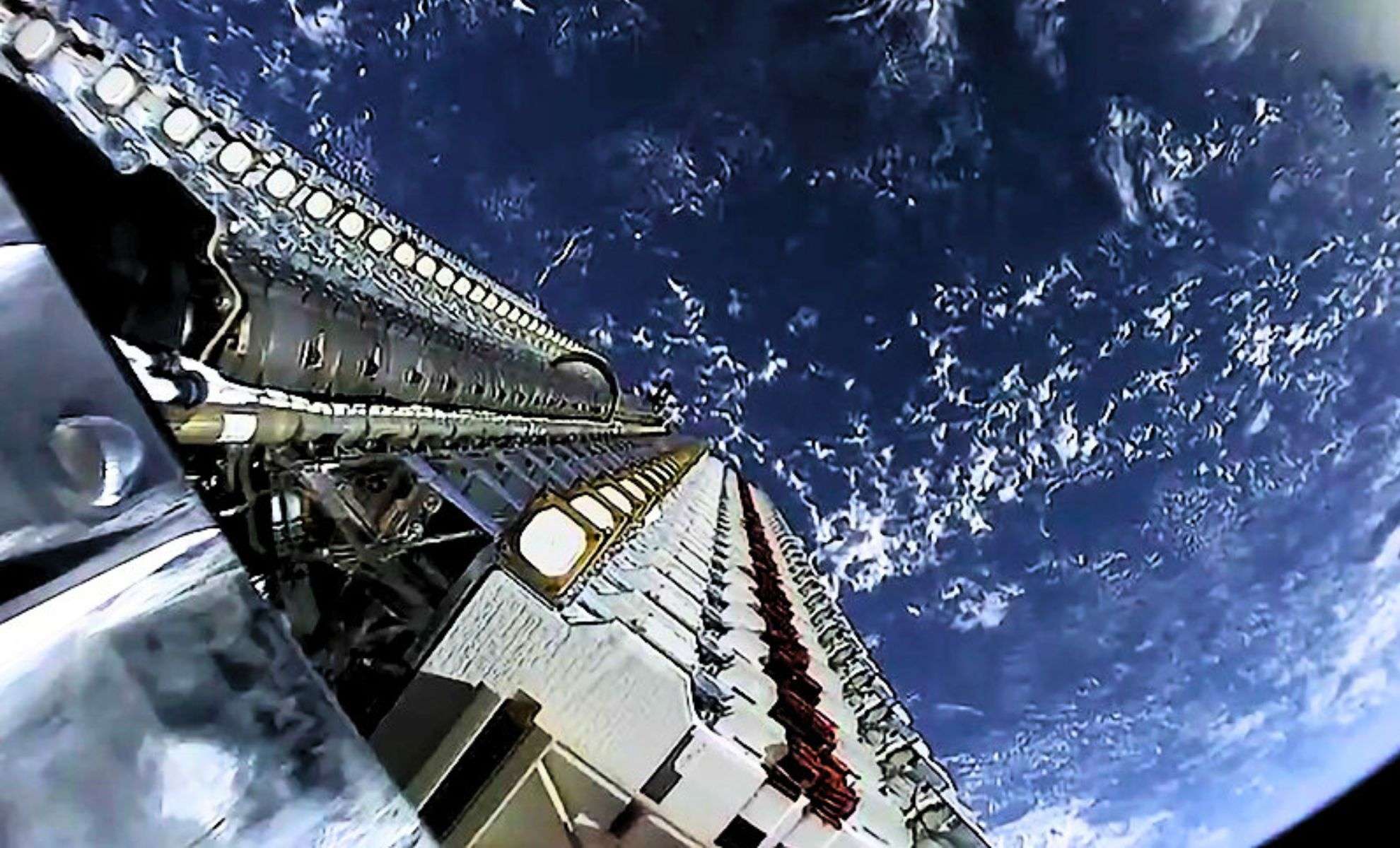 Exclusive: Hidden SpaceX Satellite Network Broadcasts Unexpected Signal from Orbit 