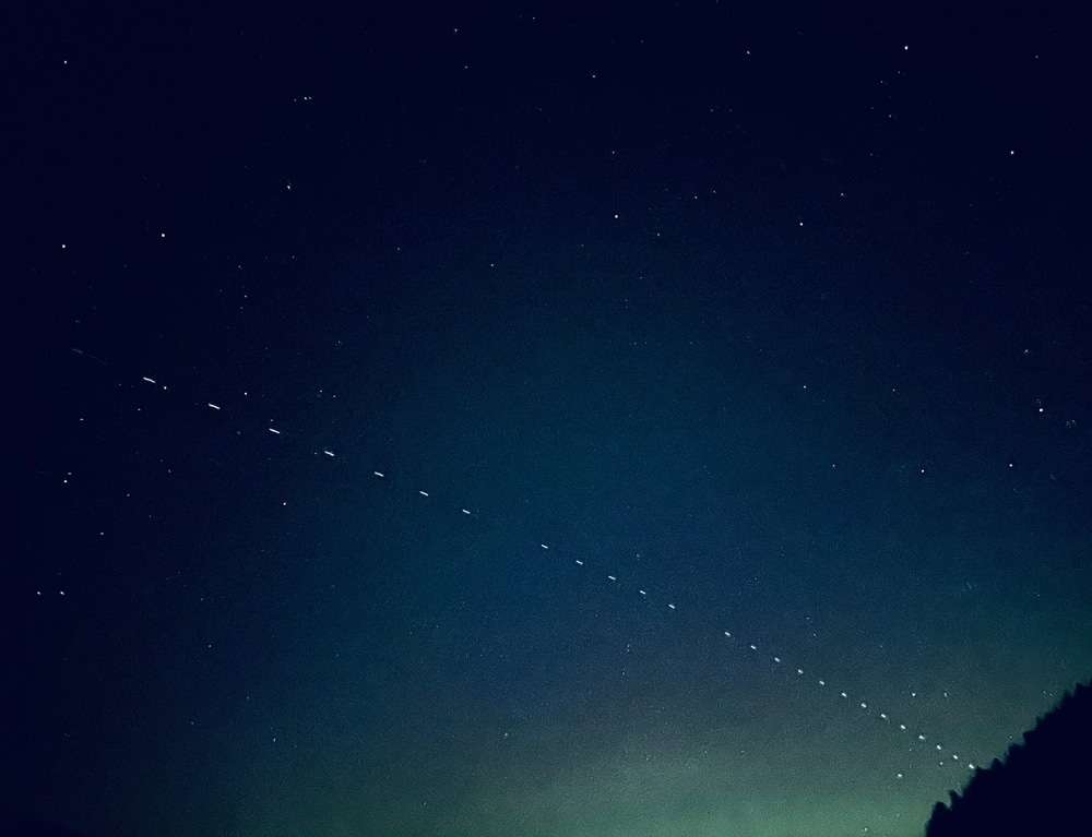 Starlinks-satellites-sweep-across-a-deep-night-blue-sky-bea86ae59b46fe3e394b1634cbd1f4cc.jpg