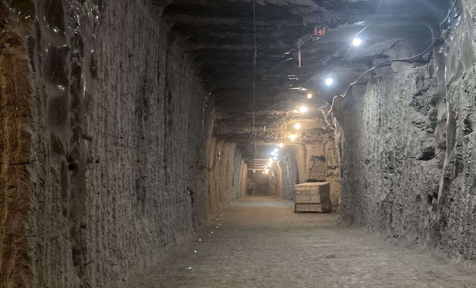 The-U.S.-Army-Corps-of-Engineers-permafrost-tunnel-near-Fairbanks-Alaska-62c4c742adb2f4f2b5cfdc8a81d92e07.jpg