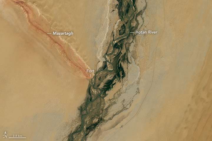 A-Desert-Intersection-b6817f0768c1c010b4dbf165be781622.jpg