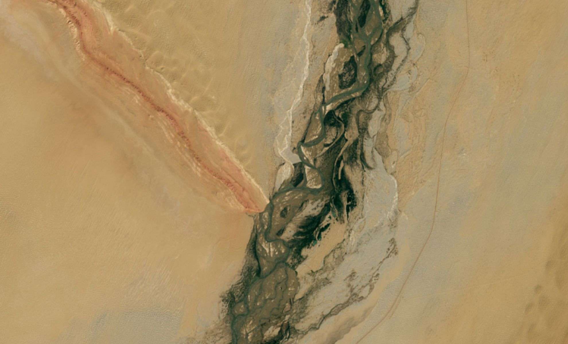 China’s Desert Ridge Redefining the Landscape of the Tarim Basin 