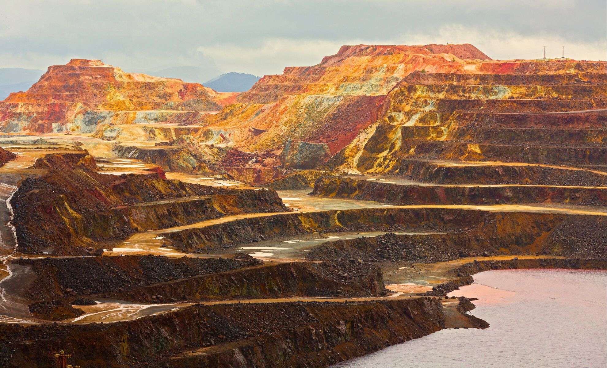 New U.S. Geological Map Highlights Vast Untapped Gold Deposits Across Several States 