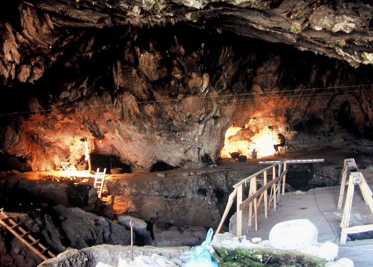 the-niches-of-the-southern-area-of-the-cave-illuminated-1e4e92bd36a1318c1173aa40e15e4a04.jpeg