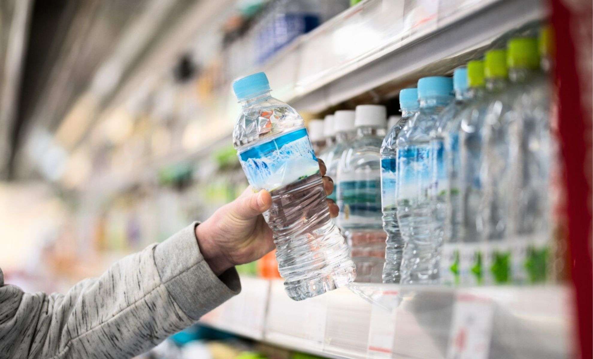 New Study Reveals Only One Bottled Water Brand Completely Free of Nanoplastics 